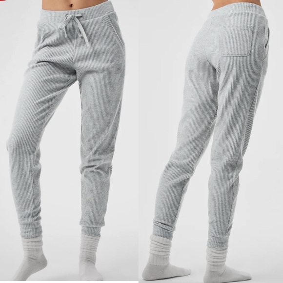 ALO Yoga Pants - ALO YOGA Women’s Muse Sweatpant Heather Grey size Small
